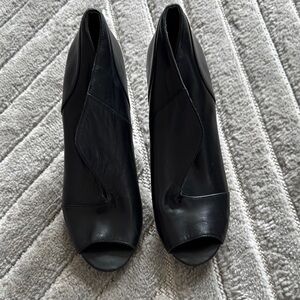 Nine West Black Heeled Boots Sleek Design